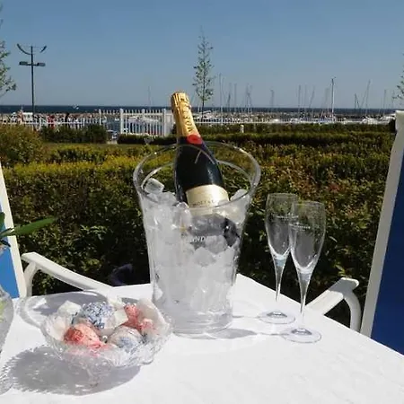 Strandresidenz_kuehlungsborn_ *